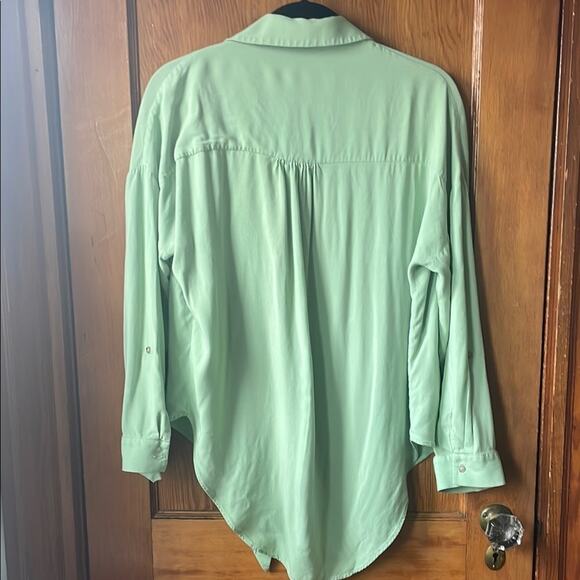 Maeve by Anthropologie Green Casual Button Down Shirt with Collared Neckline - Picture 2 of 5